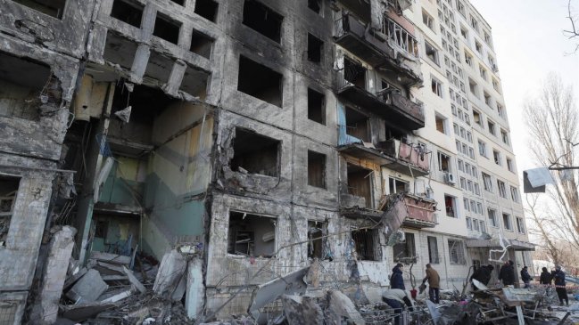 Ataque ruso sobre una escuela deja 2 muertos y 60 desaparecidos en Lugansk