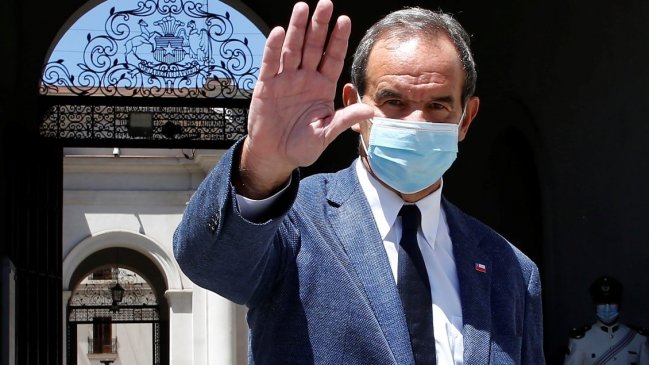 Mayoría oficialista en comisión que analizará acusación constitucional contra ex ministro Allamand