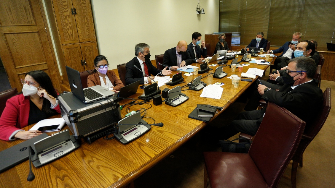 Proyecto de reajuste al salario mínimo inició su trámite en el Senado con dudas sobre apoyo a pymes