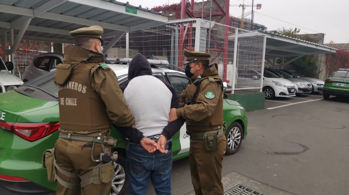 Carabineros detuvo a hombre que escalaba muro perimetral de colegio en Chillán