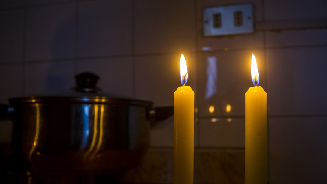 Más de 10 mil clientes siguen sin luz en la Región Metropolitana