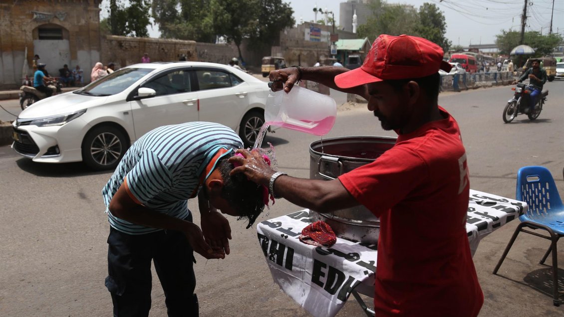Hasta 49 grados: Alerta por una nueva ola de calor en Pakistán