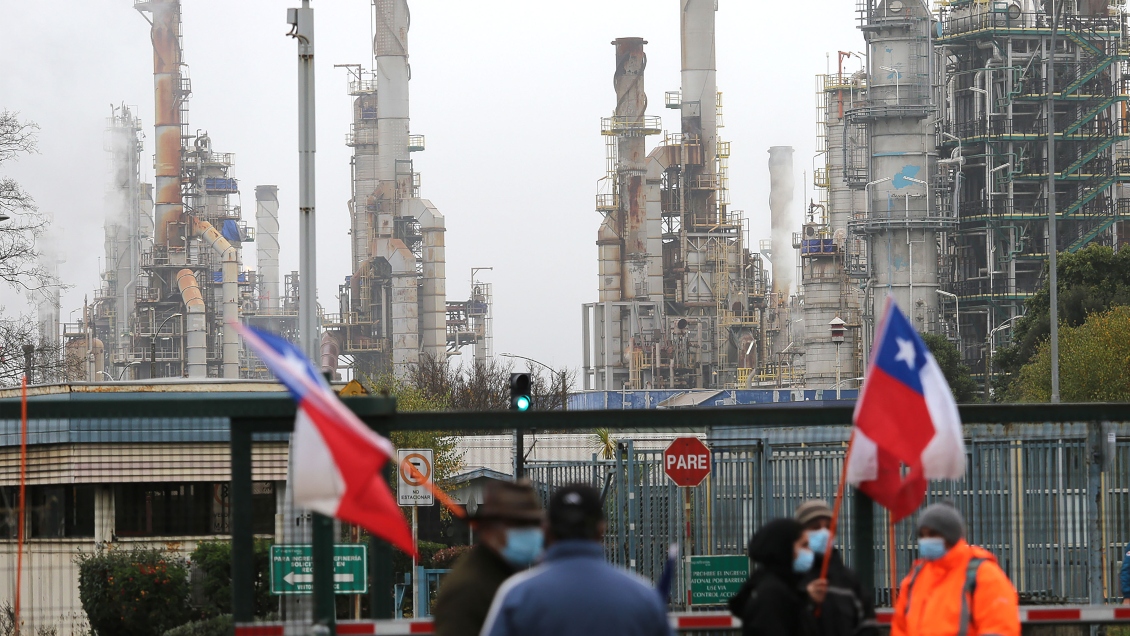 Subcontratistas de la ENAP acusaron que la empresa no llegó a firmar acuerdo para negociar