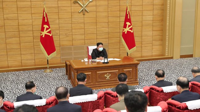 Corea del Norte reporta 21 muertes y Kim Jong-un habla de 