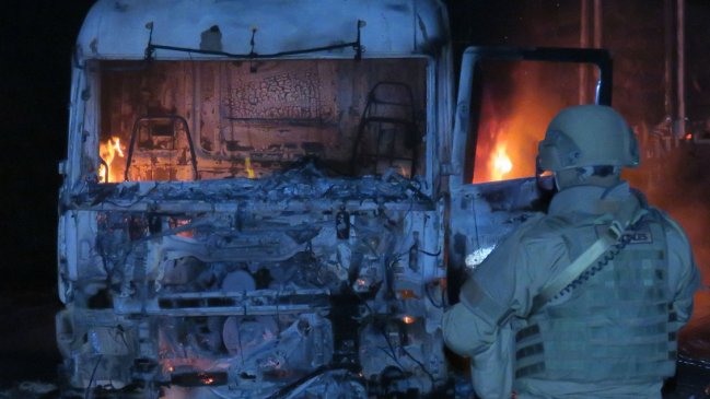 Ataque incendiario dejó un camión de reparto de alimentos destruido en Cañete