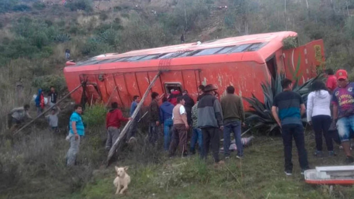 Caída de un bus por un precipicio dejó al menos 11 fallecidos en Perú