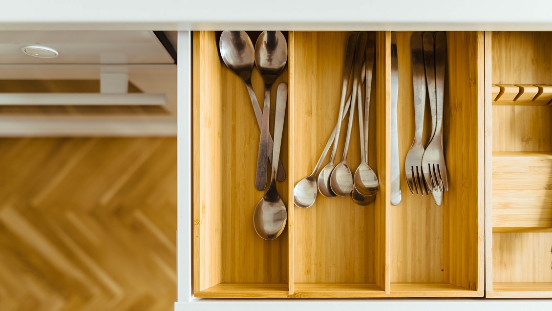 Compró un mueble online y encontró adentro 135 millones de pesos