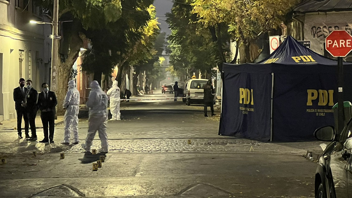 Cuerpo de una mujer baleada fue hallado en la vía pública en Santiago