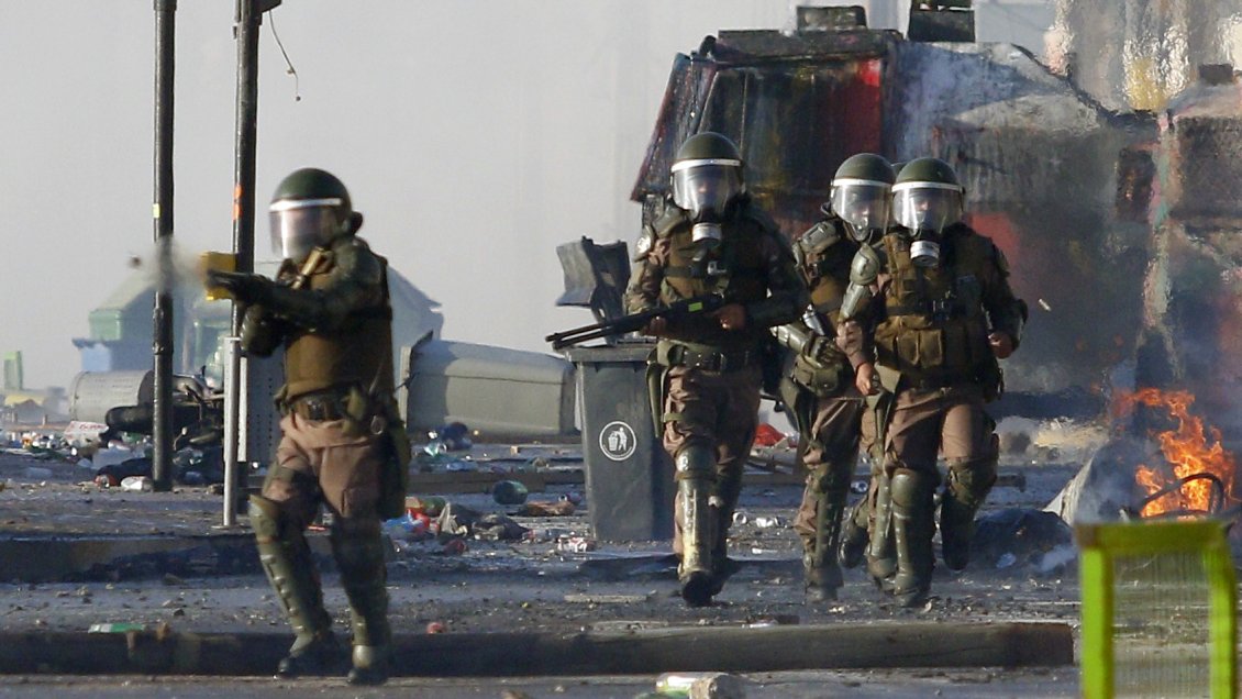 Capitán de Carabineros formalizado por apremios ilegítimos en Alto Hospicio no podrá usar armamento