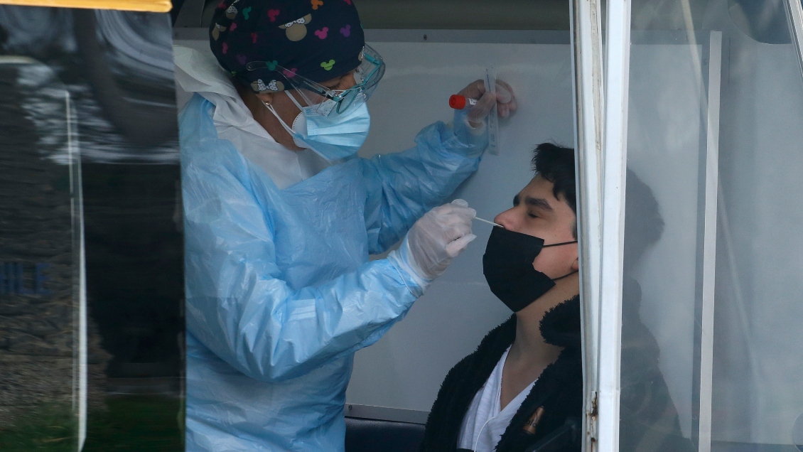 Fuerte alza en contagios Covid-19: Minsal reportó 6.098 casos nuevos