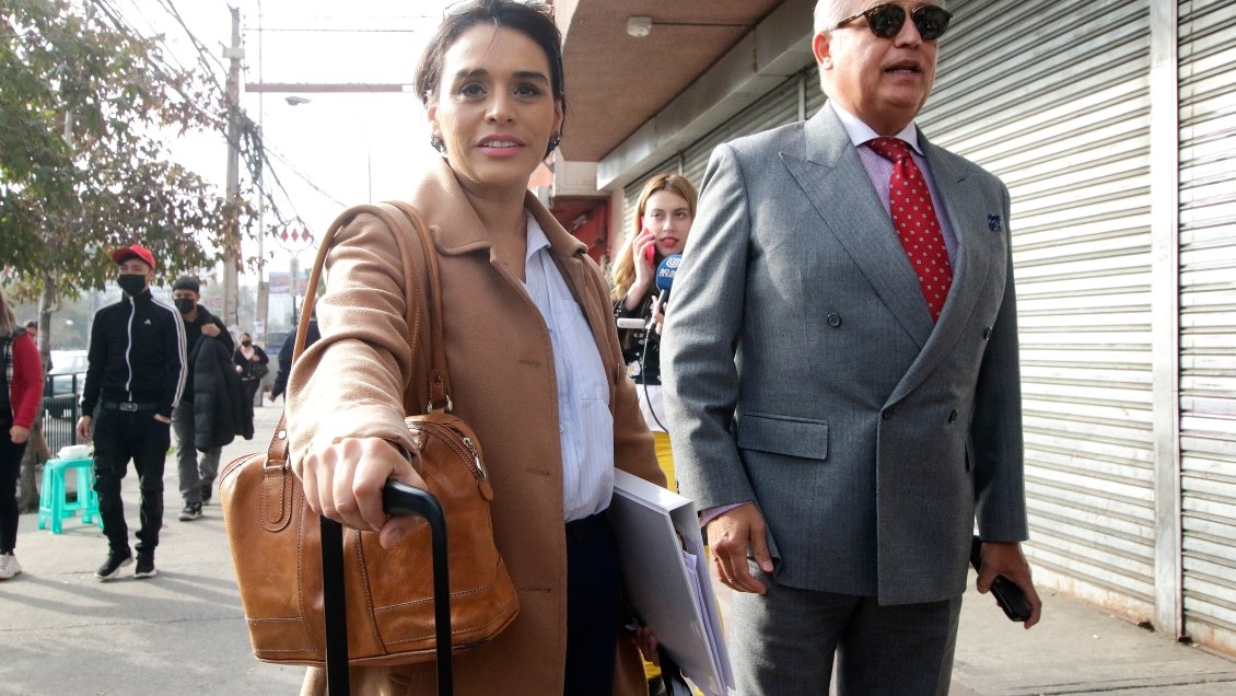 Karina Oliva declara en Fiscalía Sur por investigación sobre subvenciones de campaña