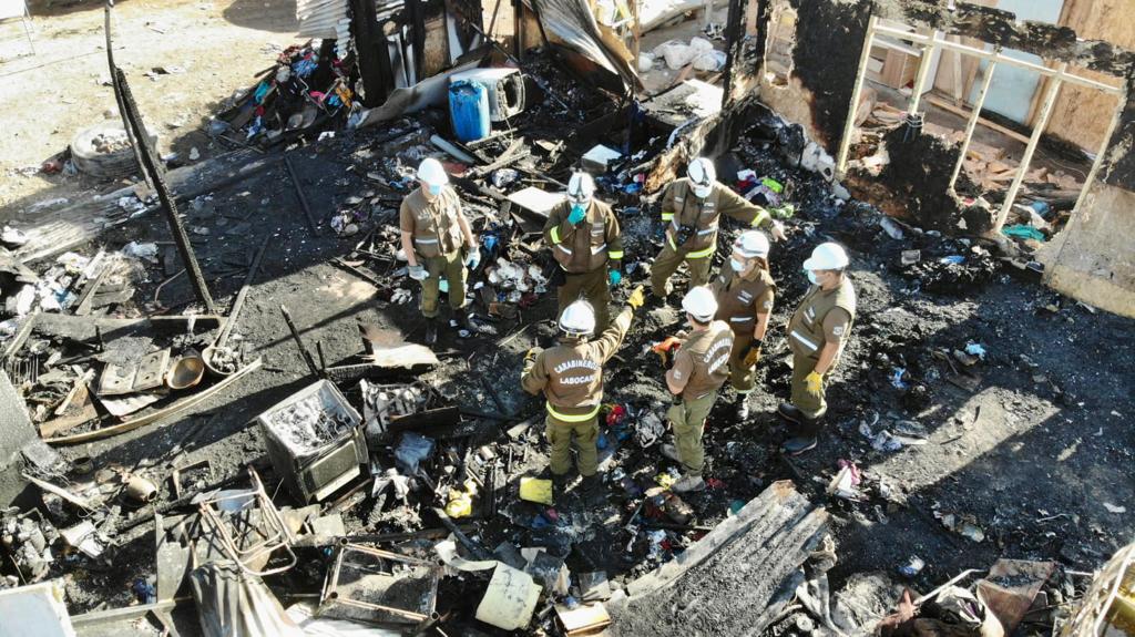 Hallan evidencia clave tras incendio que dejó nueve fallecidos en Alto Hospicio