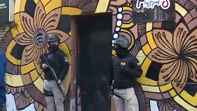 PDI allanó local de comida rápida en operativo antidrogas en Santiago