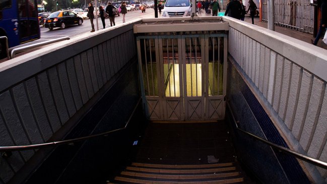 Investigan falsa llamada a Carabineros que avisó de una bomba en Metro Moneda