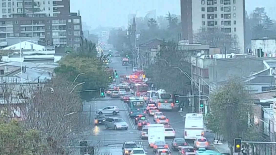 Micro atropelló a peatón en calle Matucana: Tránsito se encuentra cortado