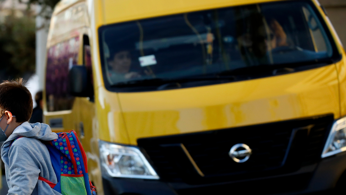 Conductora de un furgón escolar fue víctima de un robo en Lampa: Iba con niños en su interior