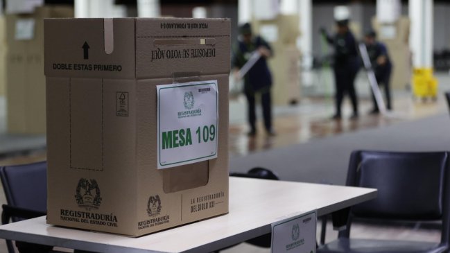 Una Colombia altamente dividida va a las urnas para elegir a su próximo presidente