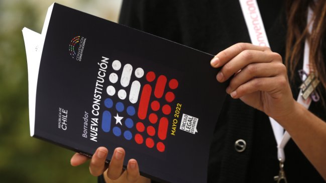 Pulso Ciudadano: Más de la mitad de los chilenos dice haber leído total o parcialmente el primer borrador constitucional