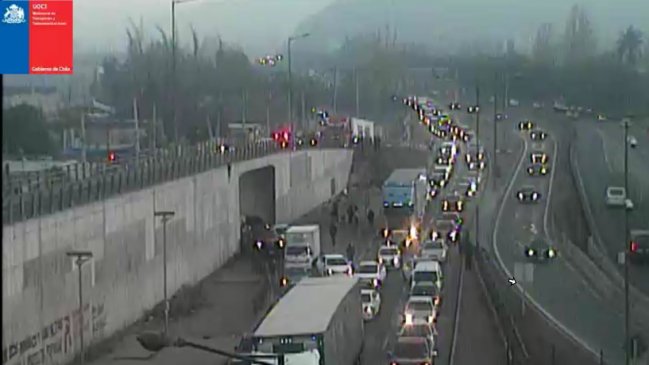 Carabinera frustró encerrona a camión en Américo Vespucio Norte