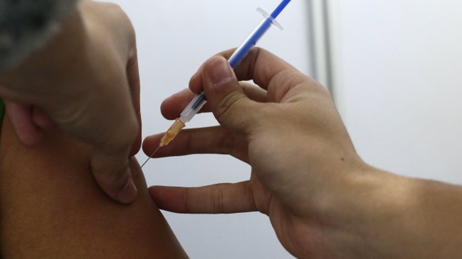 Covid-19: La Reina realizará operativo de vacunación nocturna