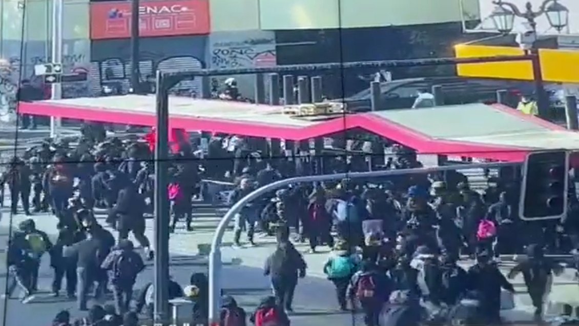 Dos carabineros heridos en medio de incidentes en el Barrio República