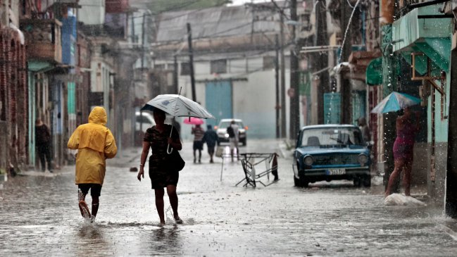 Intensas lluvias dejan al menos tres fallecidos y miles de evacuados en Cuba