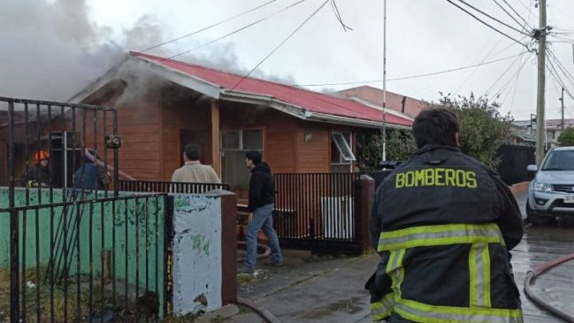 Incendio afectó a vivienda de la Población Williams de Punta Arenas