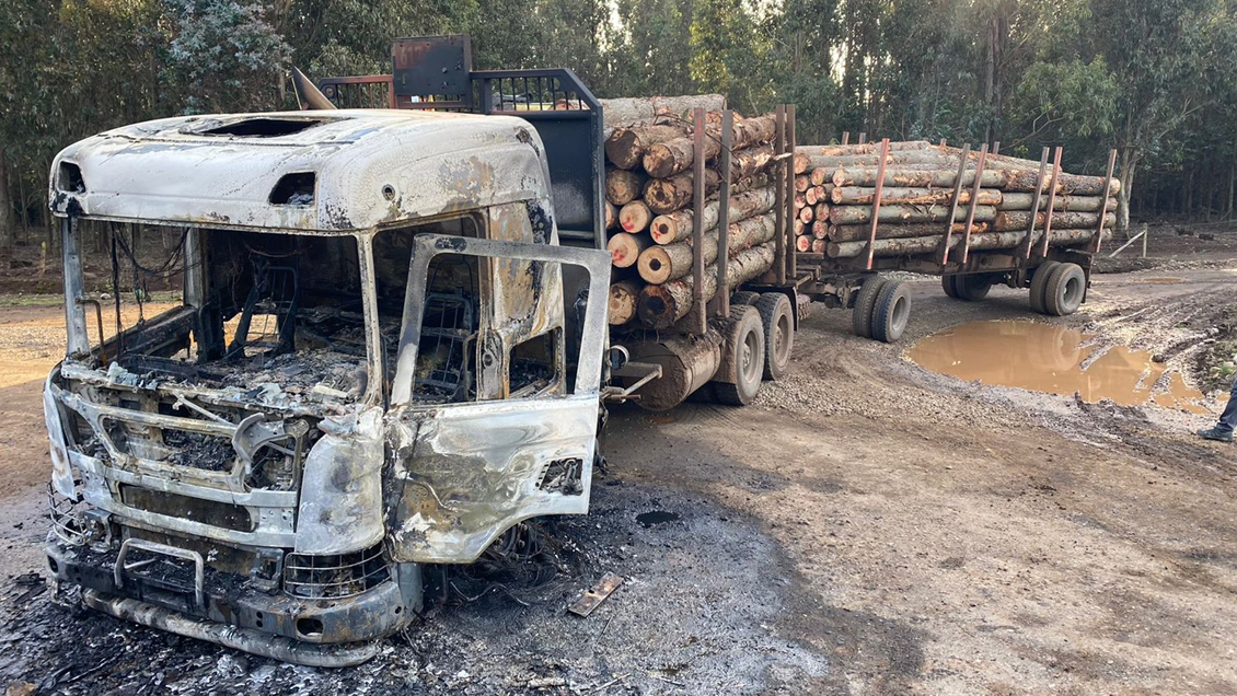 Encapuchados armados quemaron un camión en predio de Collipulli