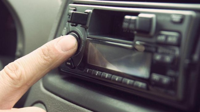 Aumentó la confianza en las universidades, la PDI y las radios, según la CEP