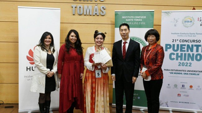 Joven chilena ganó el Puente Chino local e impresionó al embajador Niu Qingbao