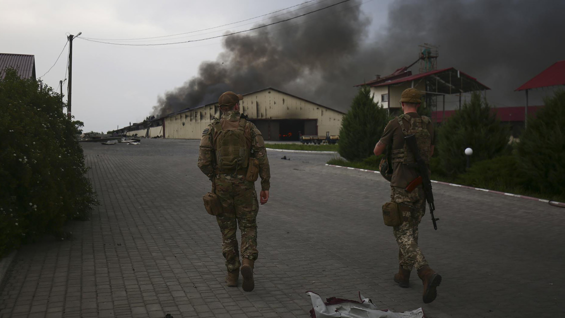 Prorrusos de Donetsk condenan a muerte a supuestos dos mercenarios británicos y uno marroquí