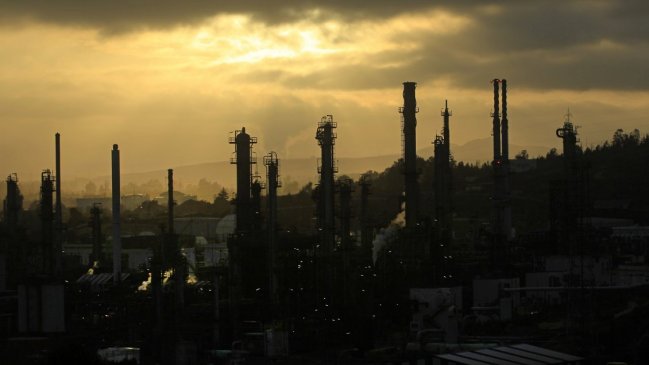 ENAP descartó que sus operaciones tengan vínculo con crisis ambiental en Quintero y Puchuncaví