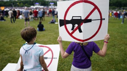  Miles de estadounidenses se manifestaron pidiendo un mayor control a las armas  