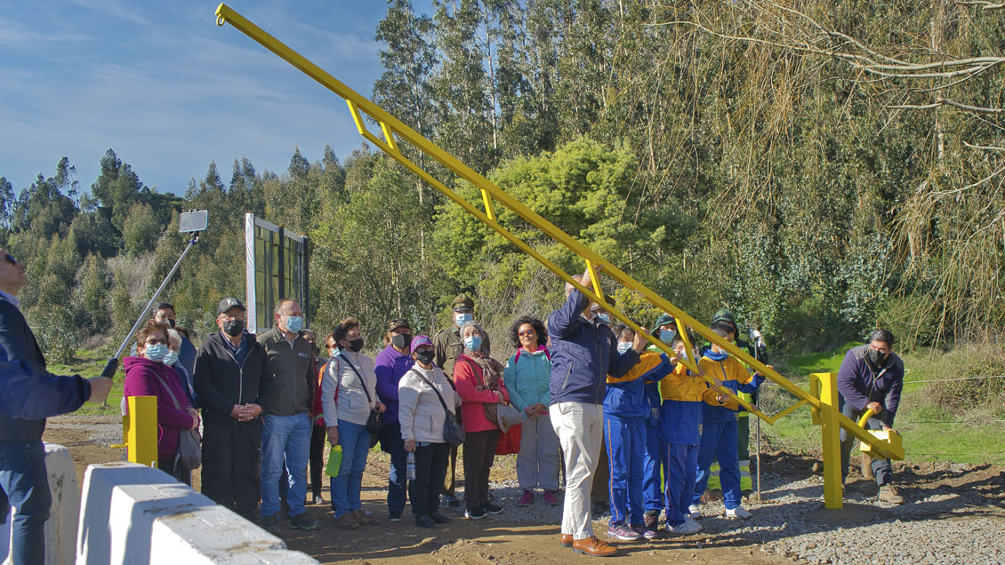 Penco cerró camino público que ha sido abarrotado por toneladas de basura
