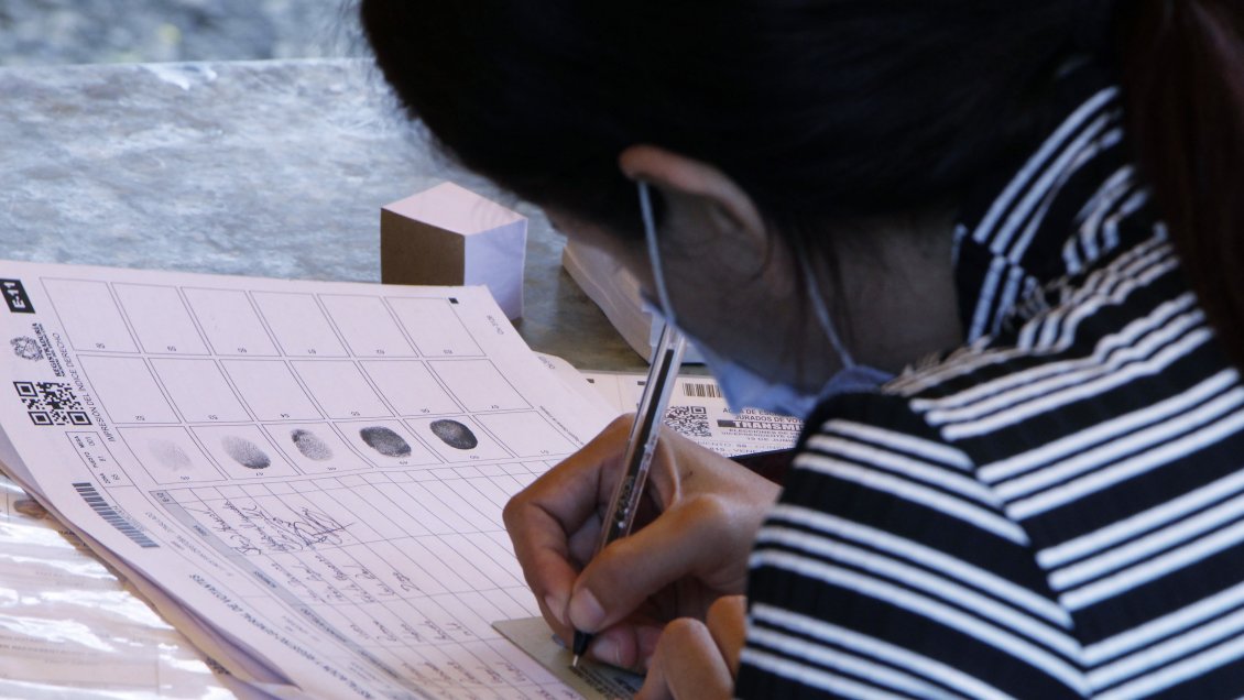 Colombia queda en manos de indecisos en una atípica campaña electoral