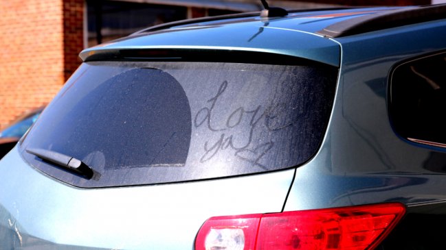 Tuvo sexo en un auto, contrajo una ITS y su seguro la indemnizó con más de 4 millones