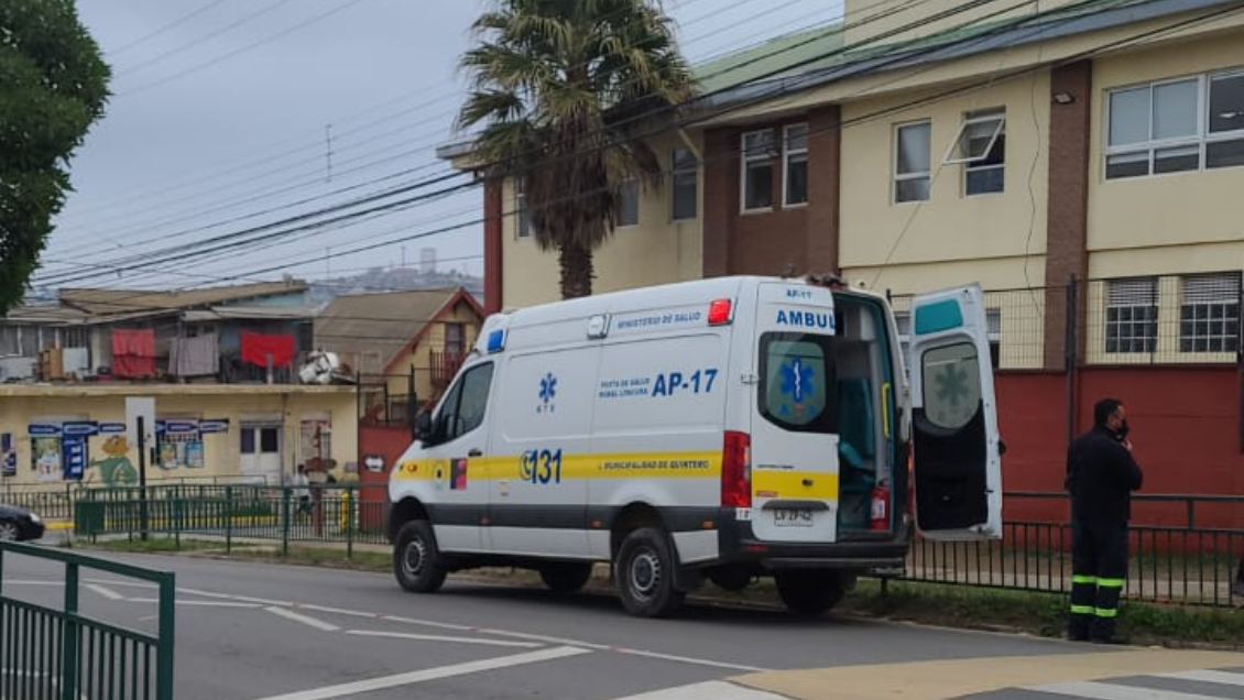 Emergencia química en Quintero terminó con una educadora y 50 estudiantes afectados