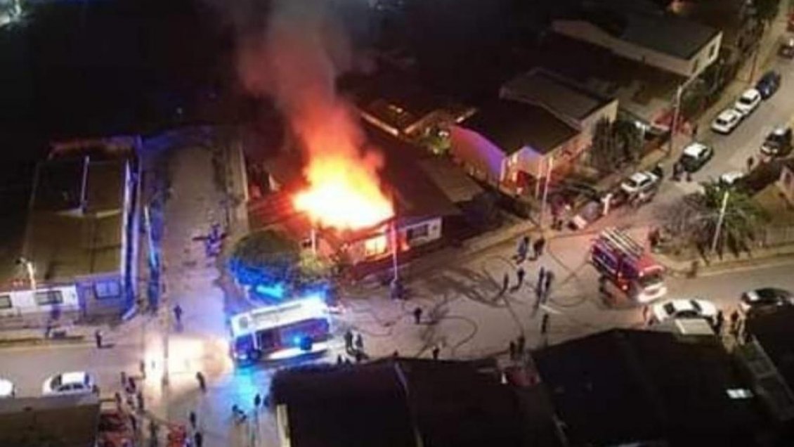 Fiscalía instruye que PDI investigue incendio que destruyó vivienda de defensora del agua en La Ligua