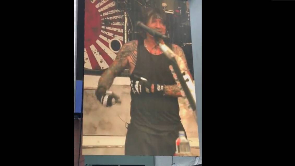 Tommy Lee abandonó show de regreso de Mötley Crüe tras quebrarse cuatro costillas