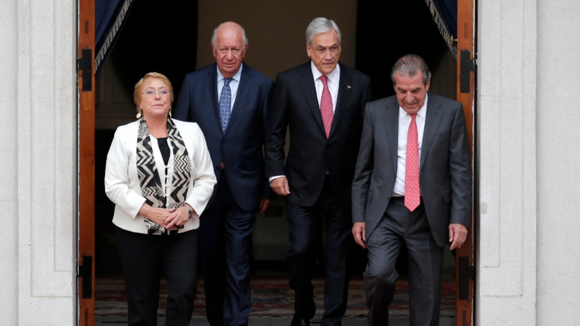 Mesa de la Convención finalmente decide invitar a los ex Presidente a la ceremonia de entrega