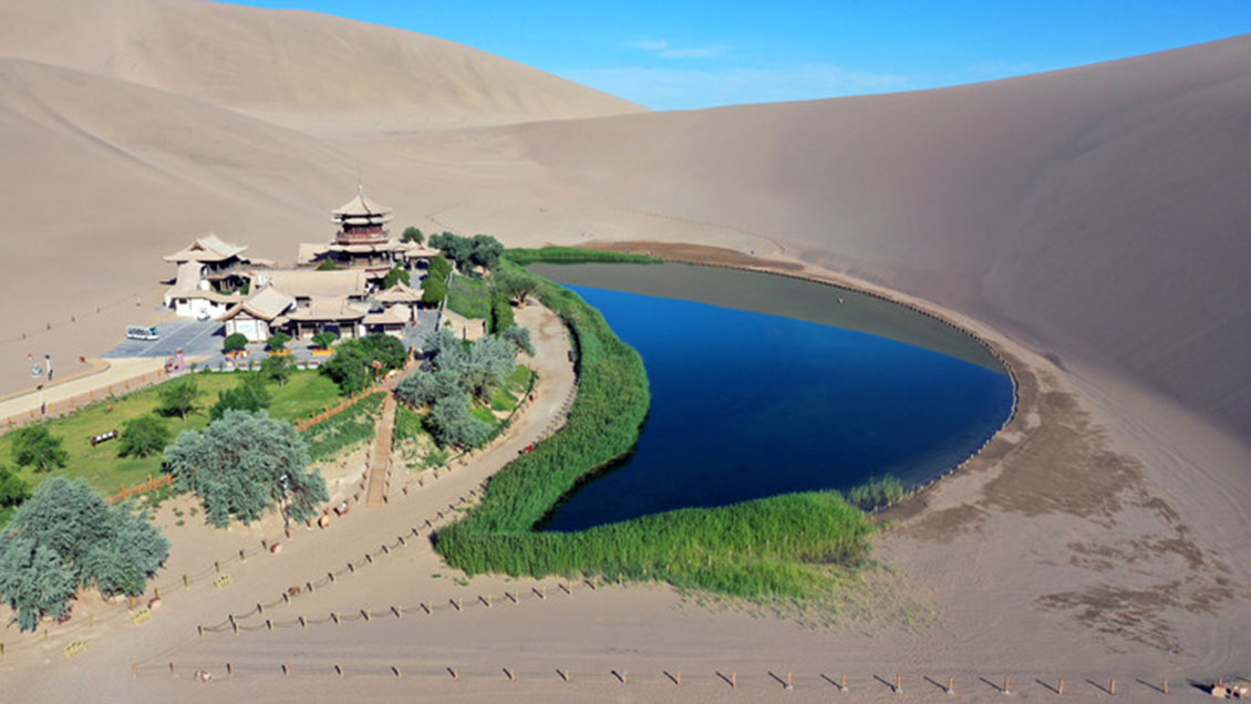Un paraíso romántico: El milagro de un manantial coexistente con el desierto por miles de años