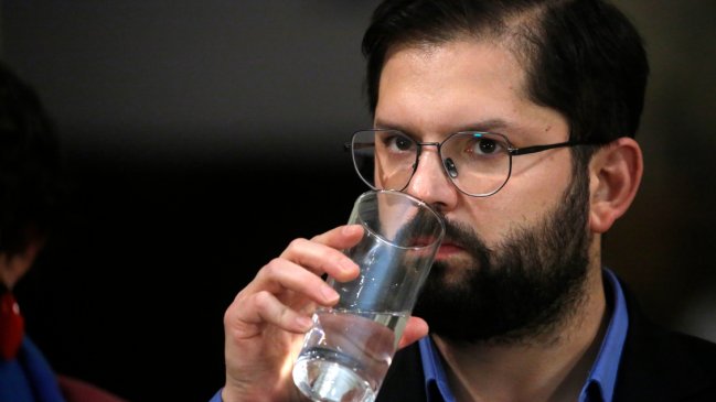 Cadem: Boric tiene aprobación más baja de los primeros 100 días de gobierno desde el 2014