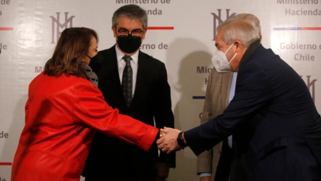 En medio del paro, el Gobierno acordó histórico plan de reinversión de utilidades para Codelco