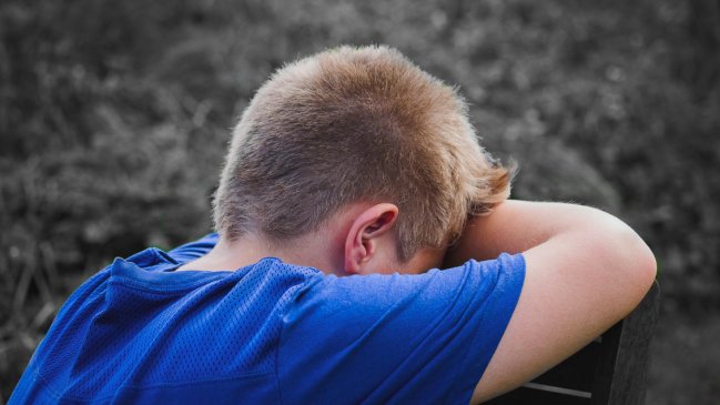 Profesor que golpeó a estudiante por hacer bullying podrá seguir enseñando