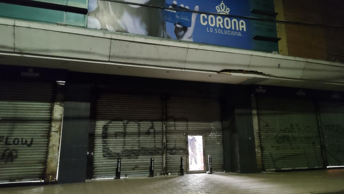 Un guardia está en riesgo vital tras ser golpeado y apuñalado por mecheros en una multitienda de Curicó