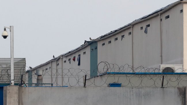 Gendarmería trasladó a más de 40 imputados acusados de torturar a primerizos en Santiago 1