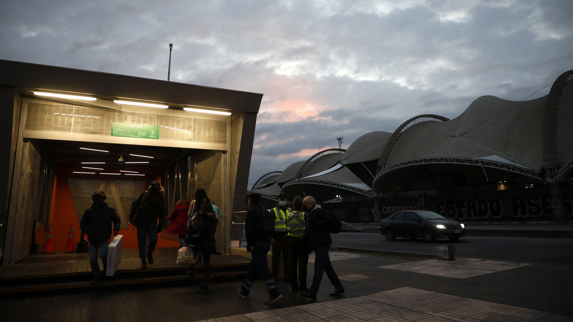 Hombre fue apuñalado tras negarse a dar un cigarrillo en las inmediaciones de Metro El Sol en Maipú