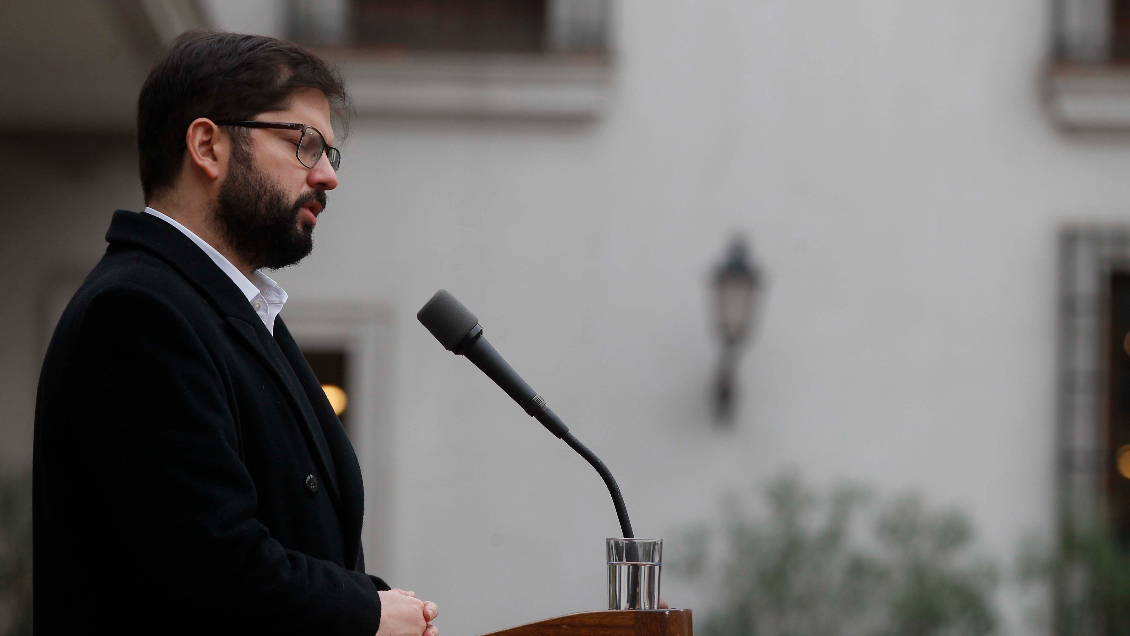 Cadem: Desaprobación del Presidente Boric subió cinco puntos en una semana y bordea el 60%