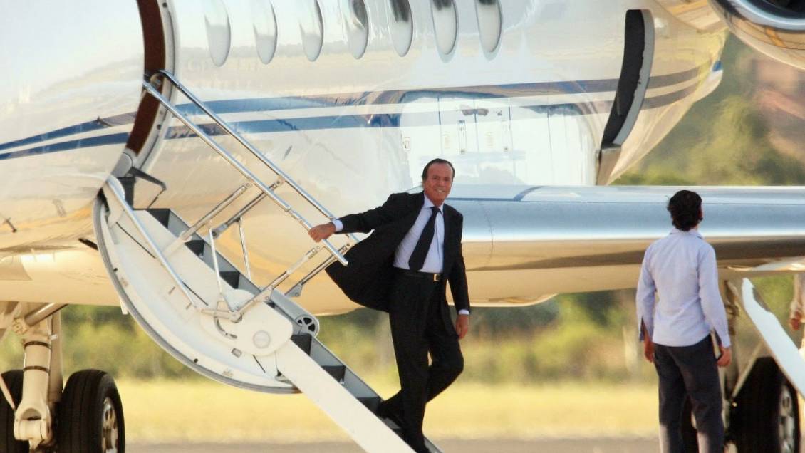 Julio comienza con Julio: esto opina Julio Iglesias sobre sus memes