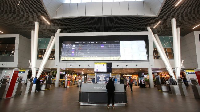 Dos sujetos robaron una casa de cambio del Aeropuerto de Santiago